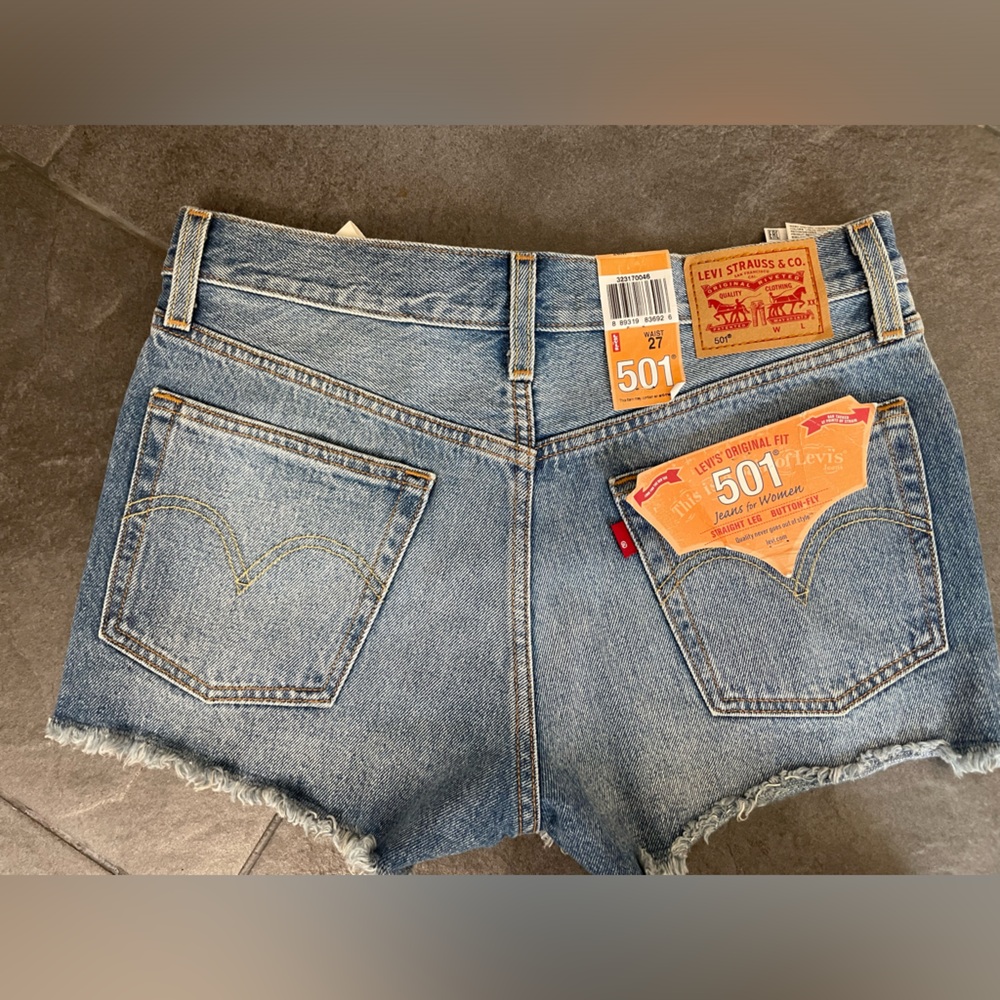 NWT levis jeans shorts size 27
